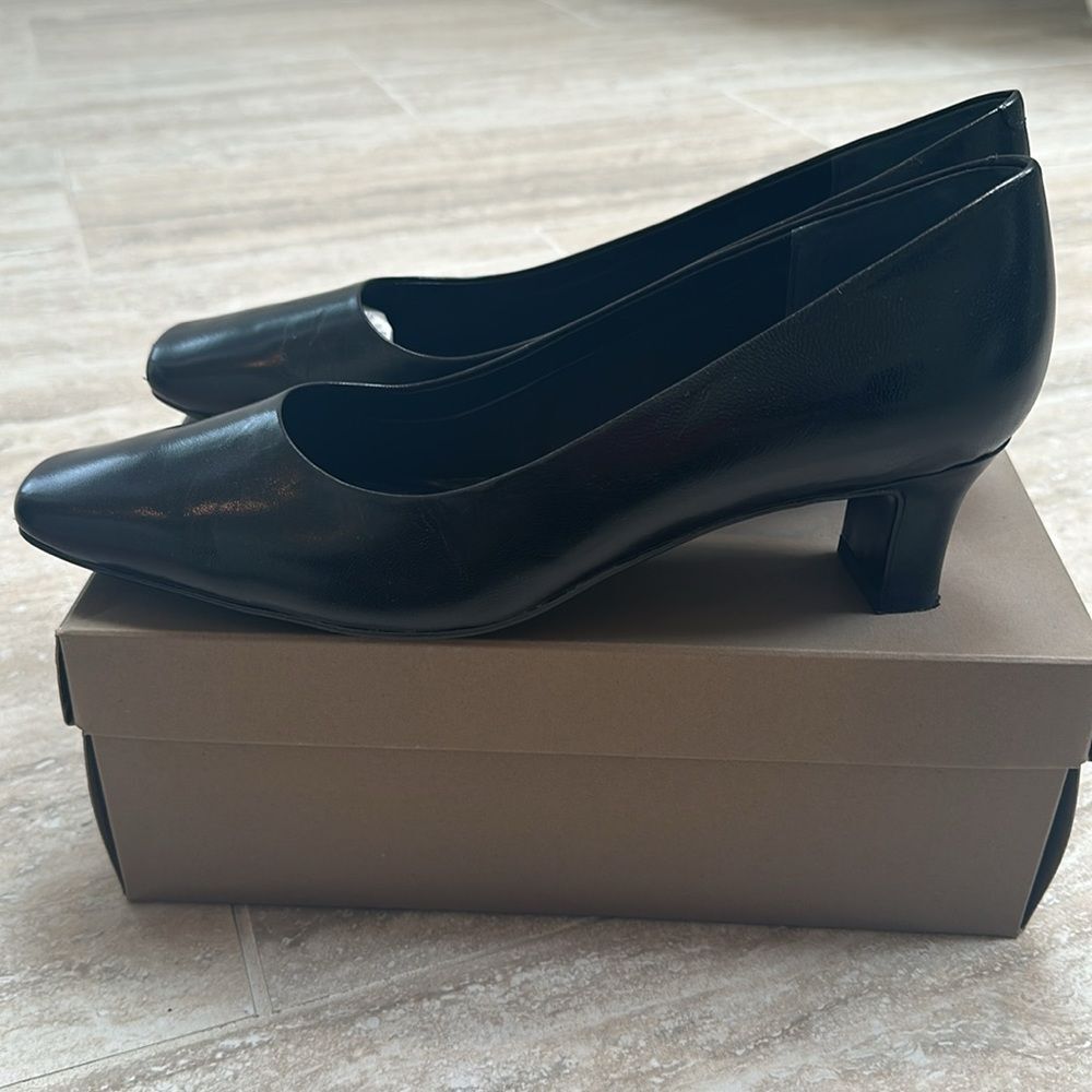 Easy Spirit Escaridad Black pump – size 9 1/2 - Picture 5 of 8